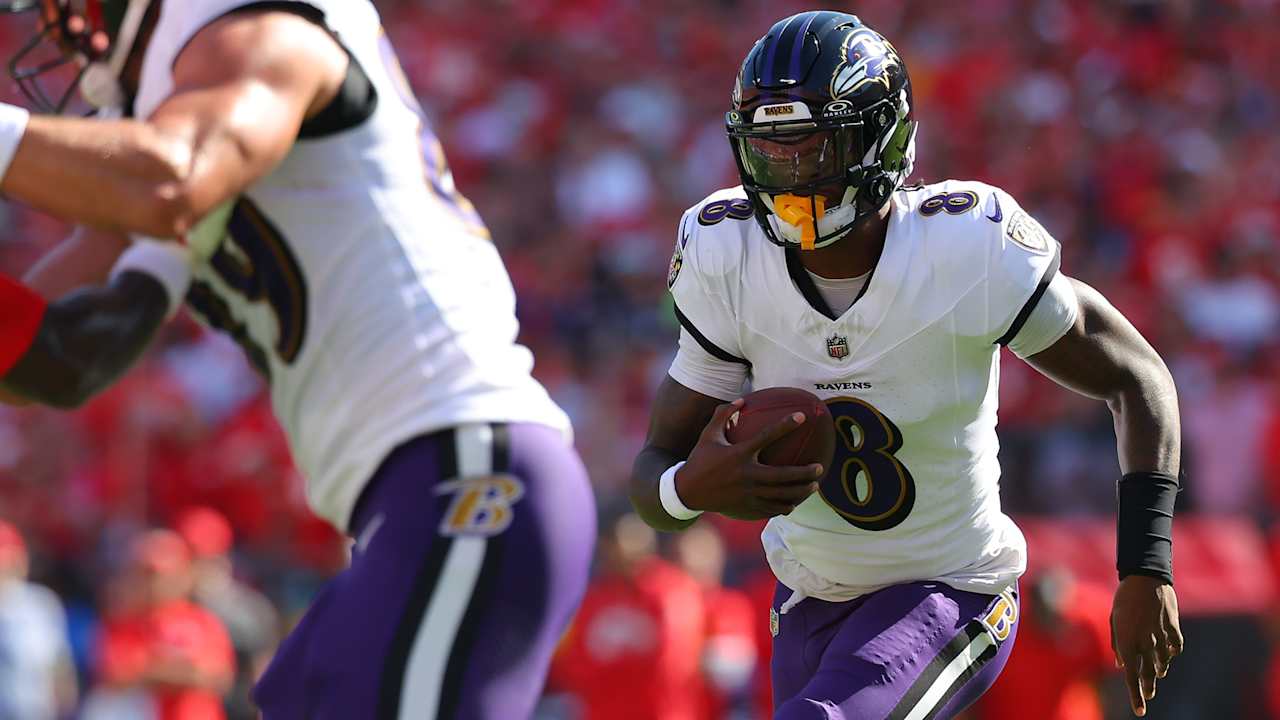 Lamar Jackson Suffers Hamstring Injury in Kansas City