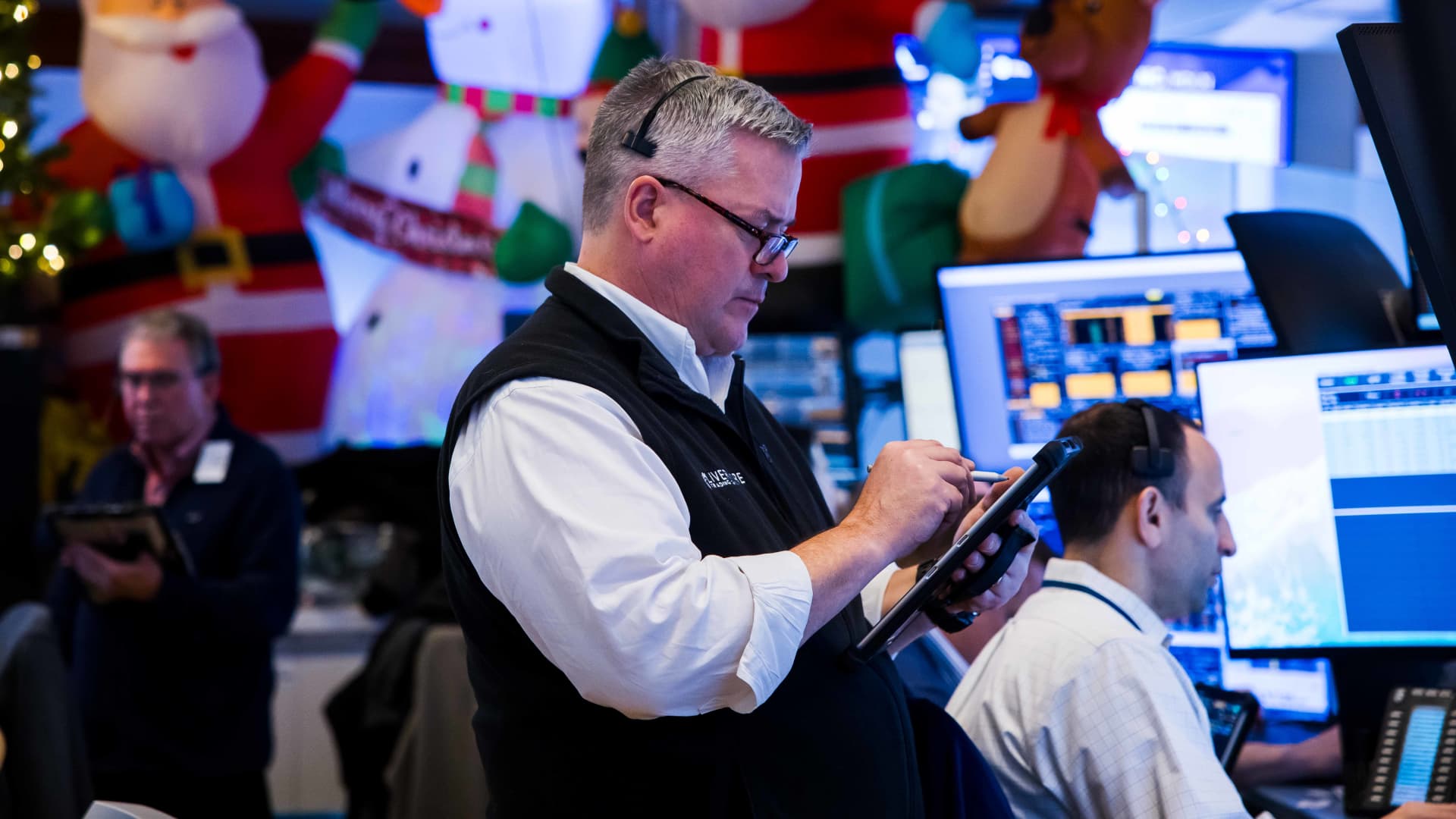 Stock market today: Live updates